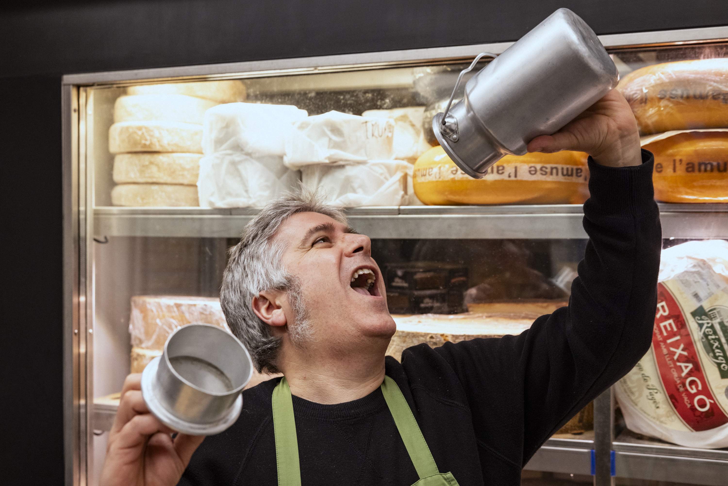 Llet Crua Perquè la llet crua no és aconsellable per beure però sí per a fer formatges? / foto: Carlos Baglietto