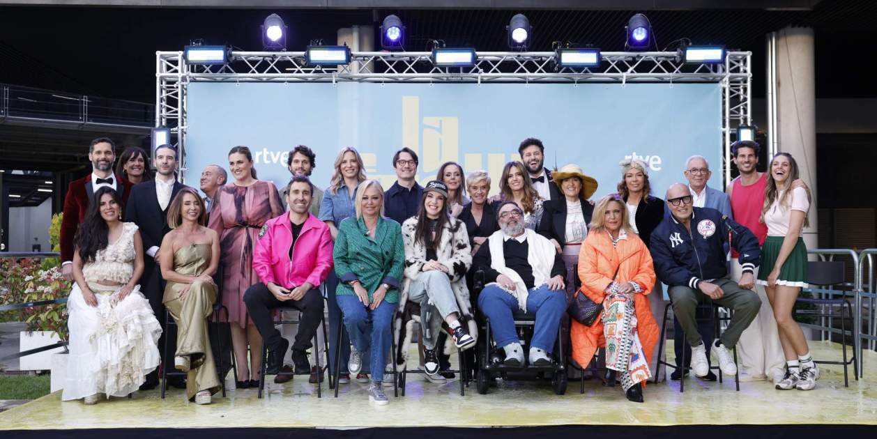 El equipo al completo de 'La familia de la tele' / Gtres