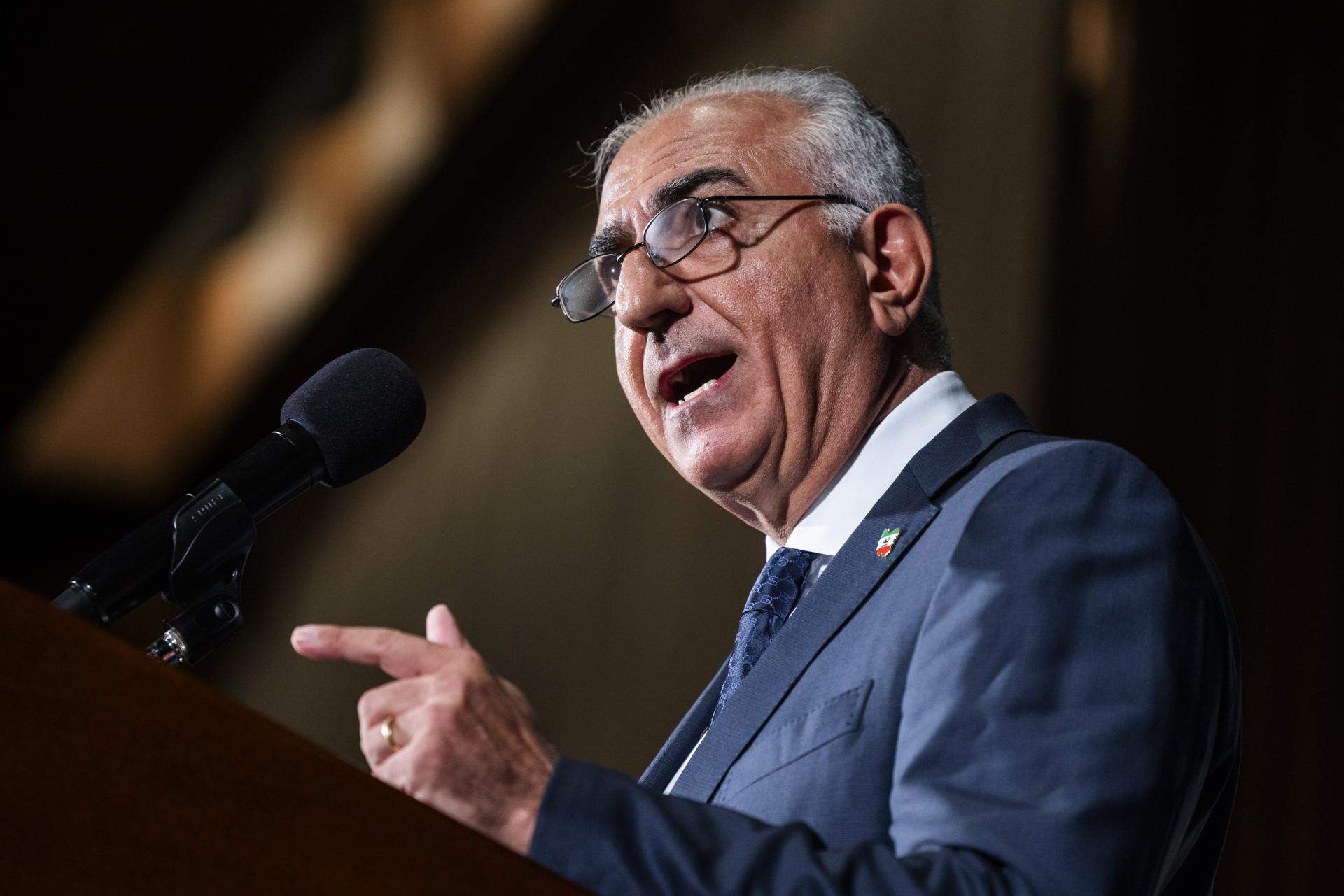 El heredero del sha de Irán promete que volverá cuando caiga el régimen y se ofrece a liderar la transición