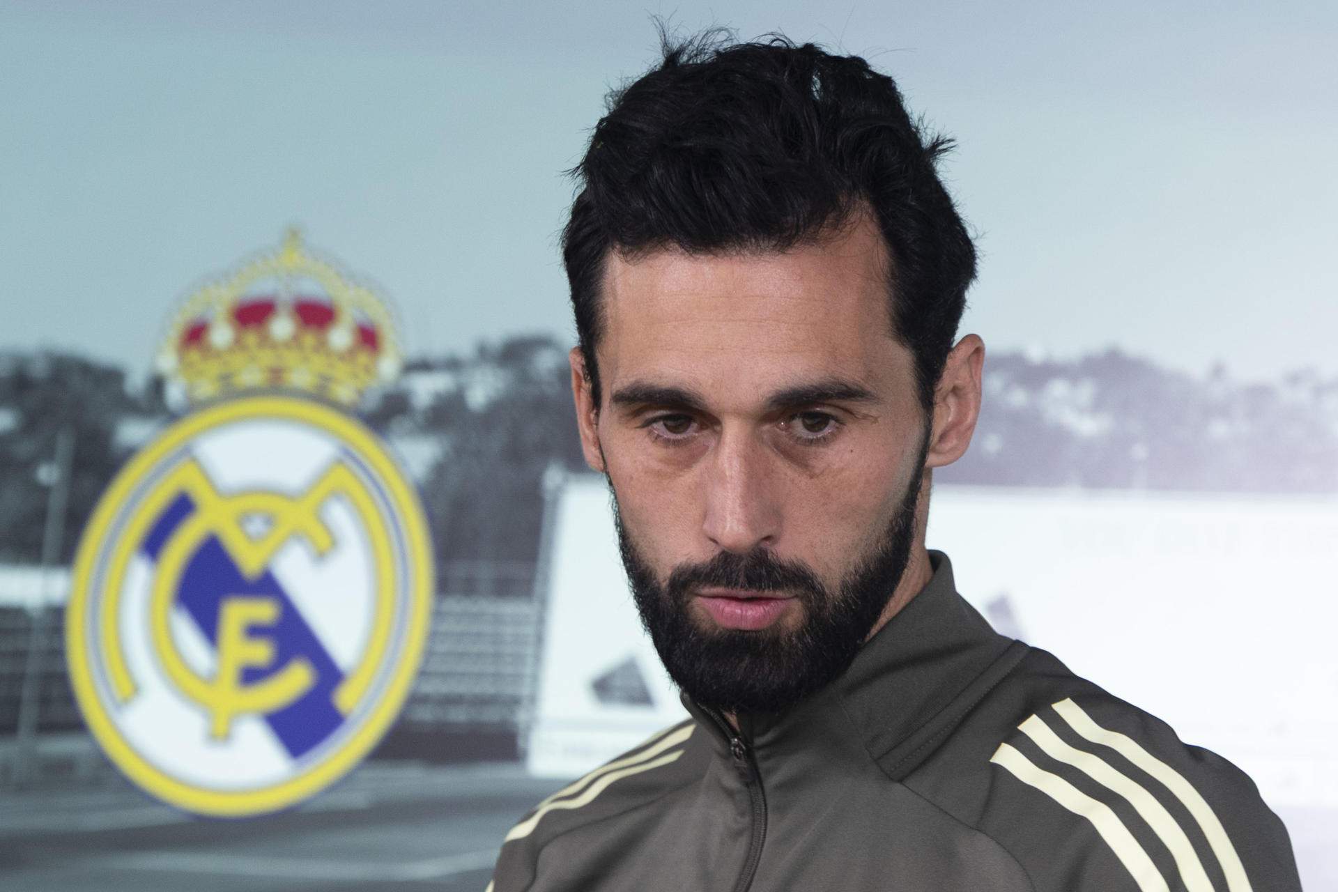 Arbeloa recorre a Juanito per calmar la crisi abans del seu debut al Bernabéu