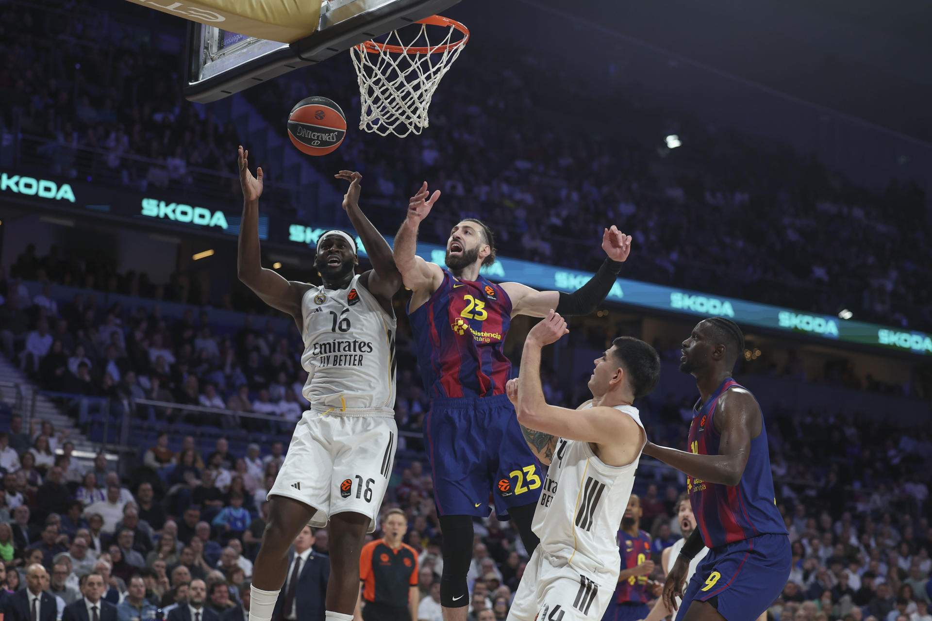 El Reial Madrid es venja del Barça a l'Eurolliga (80-61) i els culers perden el primer partit de l'any