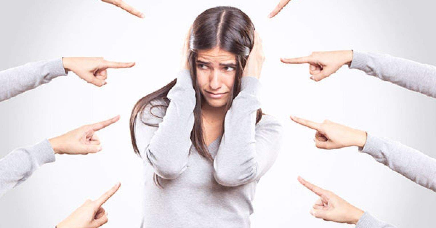 Eva Álvarez, psicòloga sobre com perdre la vergonya: “Recorda que ningú estarà pensant en tu”