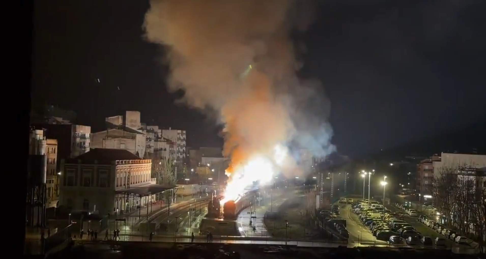 El incendio de un tren en la estación de Tortosa deja la ciudad sin servicio ferroviario