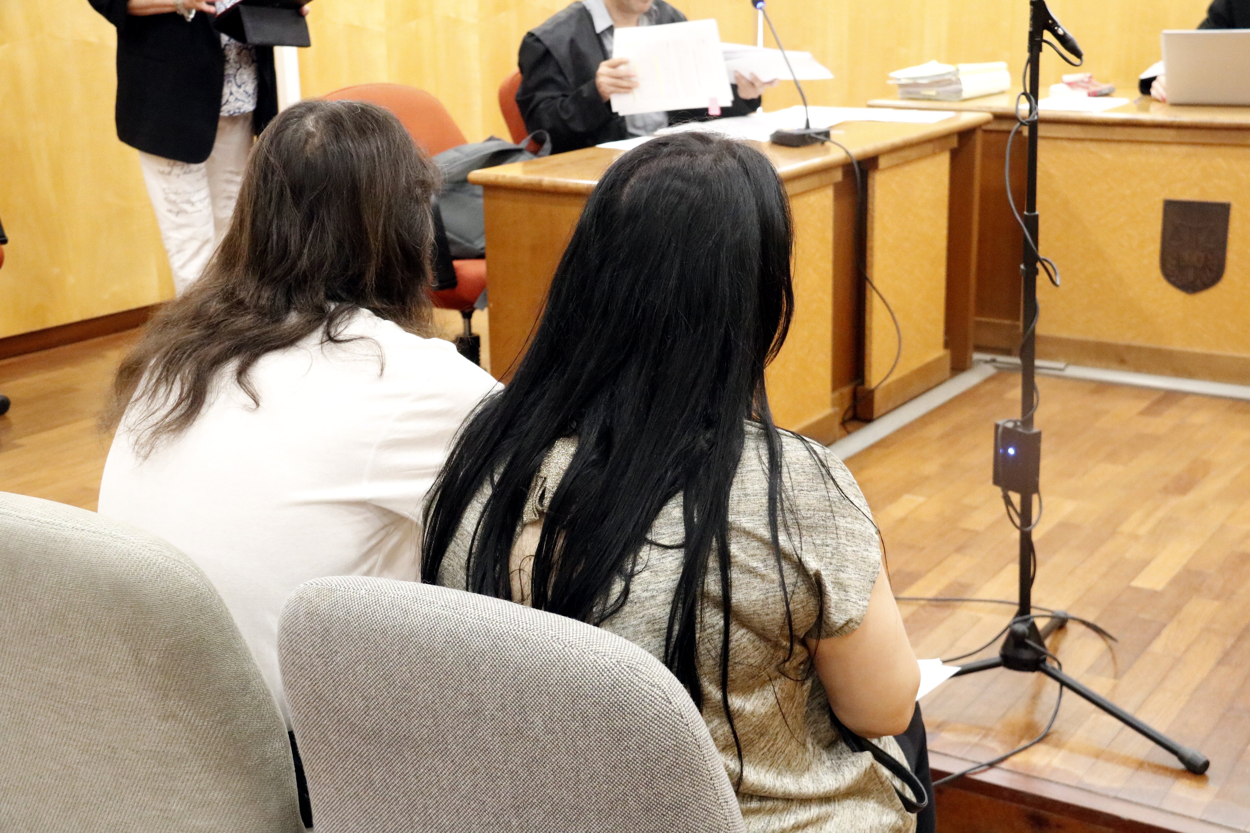 Condenan a unos padres de Girona por no llevar al hijo a clase durante cuatro cursos