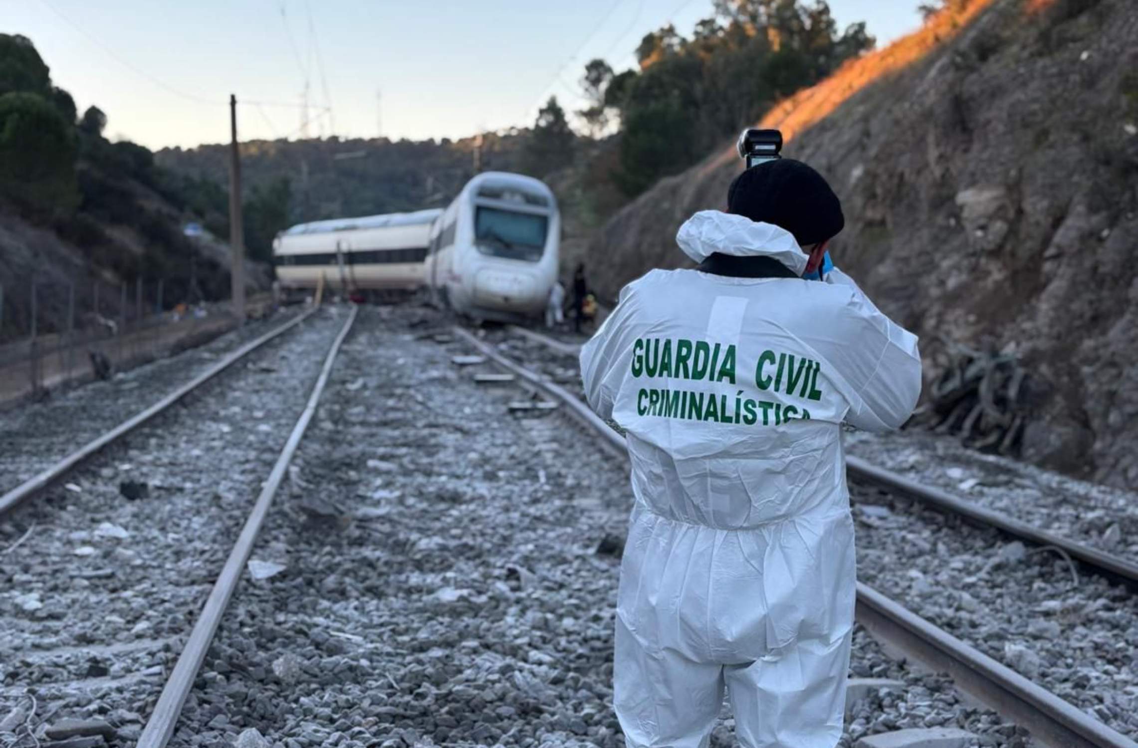 Hipótesis de un siniestro con piezas que no cuadran: Guardia Civil investiga el accidente de tren de Adamuz