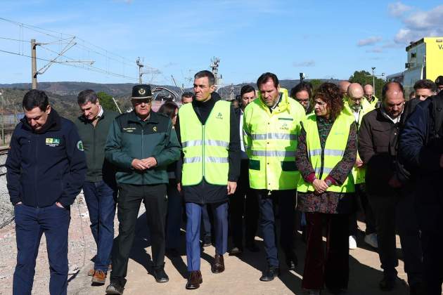 Pedro Sánchez visita el lugar del accidente de Adamuz / Europa Press