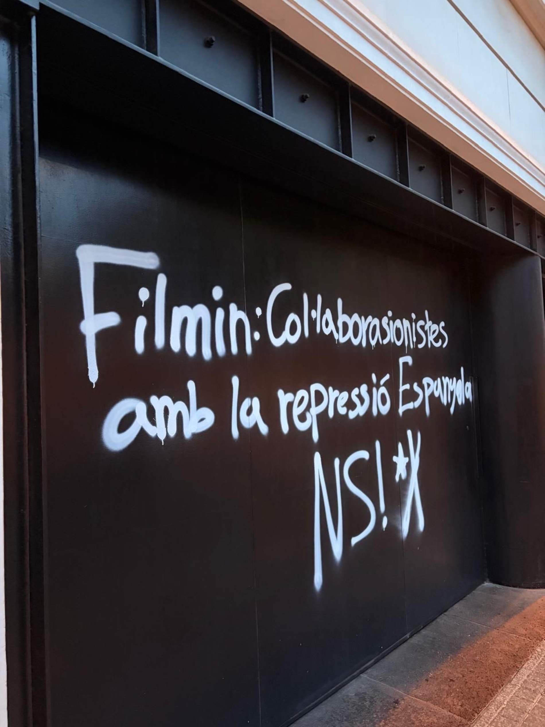 Vandalizan las oficinas de Filmin tras la polémica por el documental españolista sobre Urquinaona