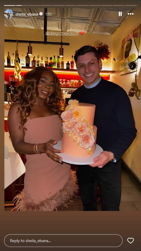 Sheila Ebana con su pastel de cumpleaños / Instagram