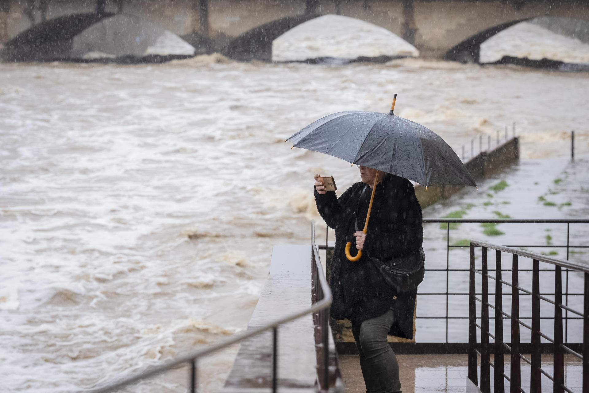 Las imágenes más espectaculares del temporal de levante en Catalunya | VÍDEO