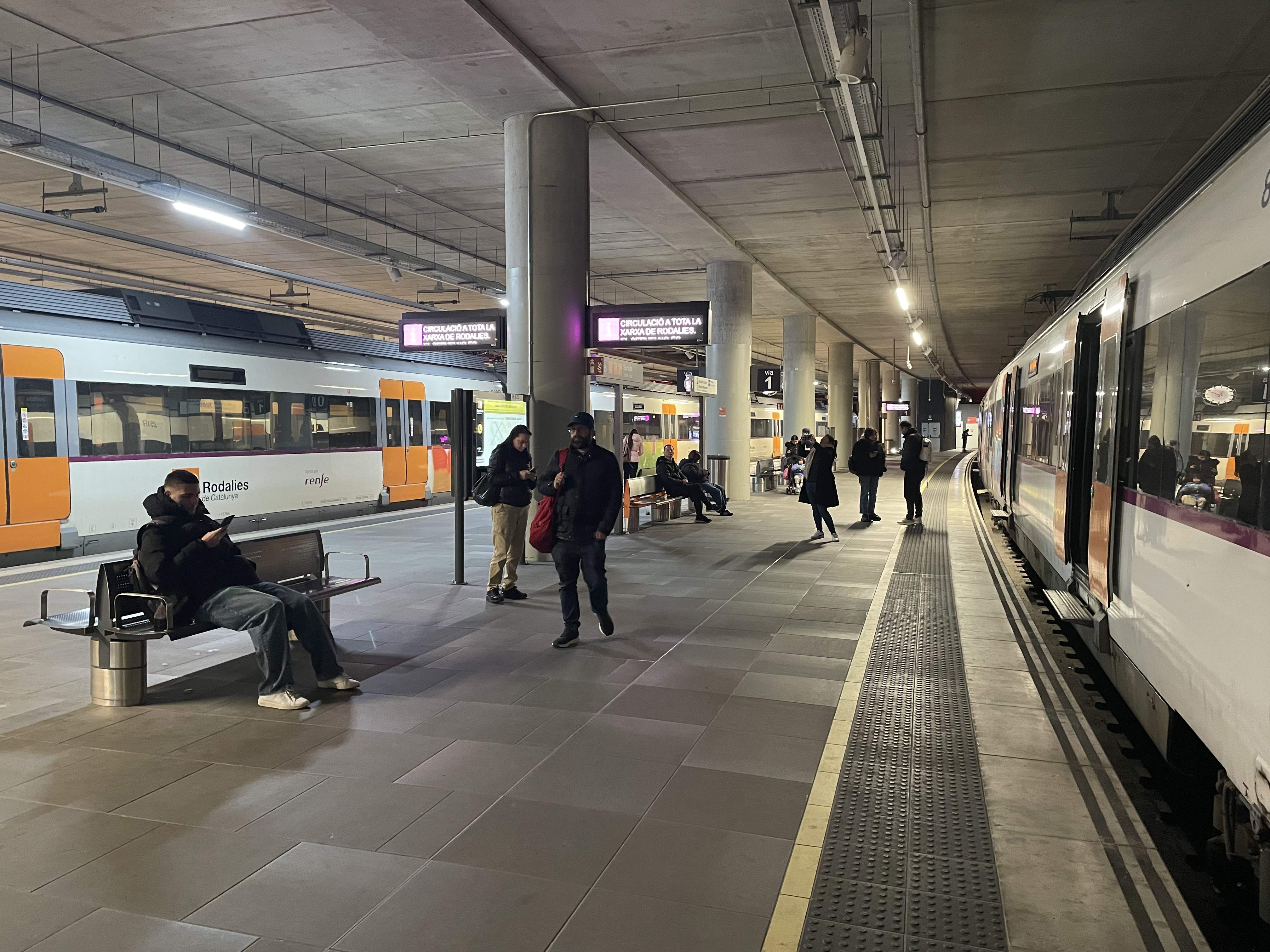 El servicio de Rodalies, interrumpido tras la denuncia de maquinistas de la "pasividad" de las autoridades