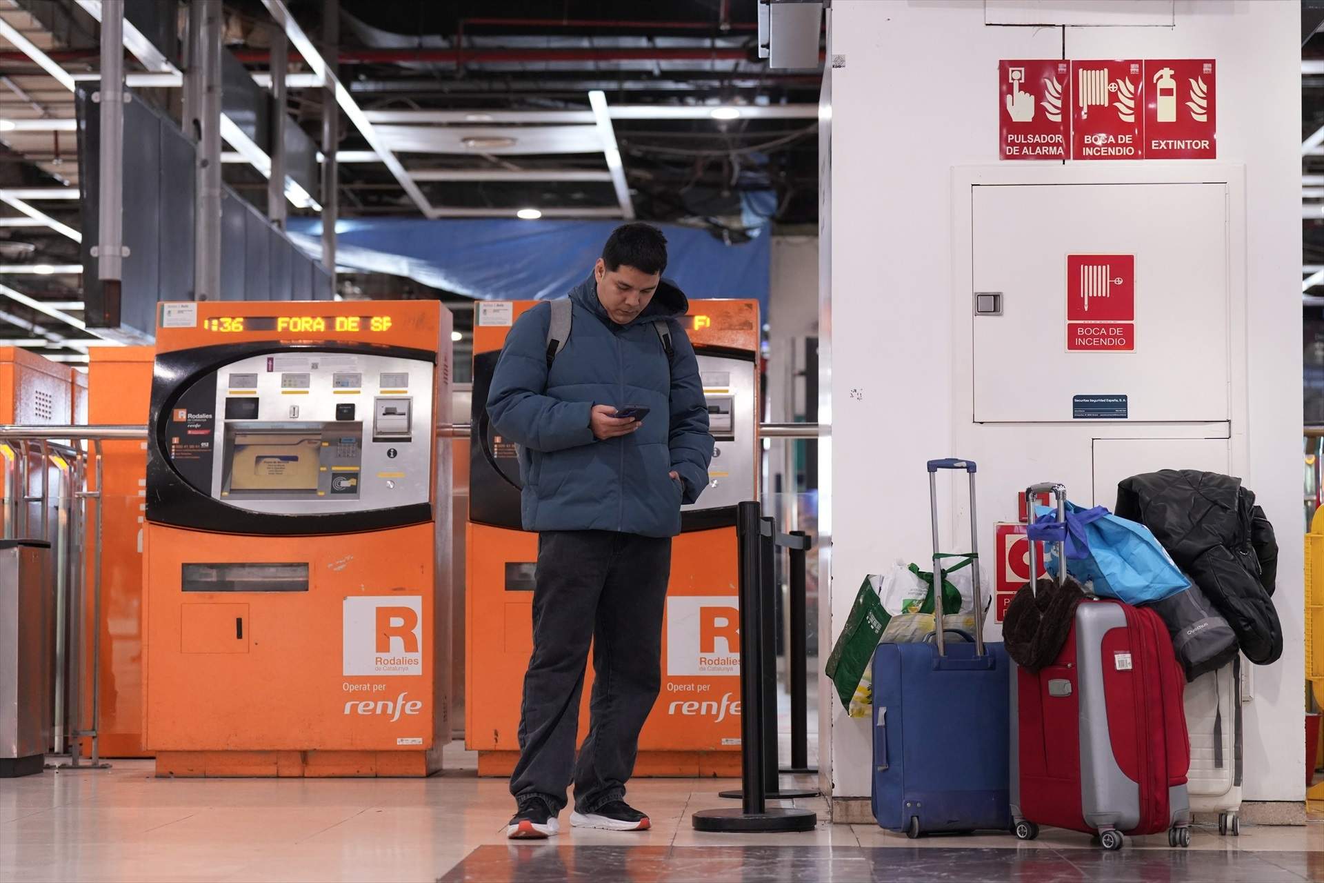 El servei de Rodalies continua suspès fins a garantir la seguretat