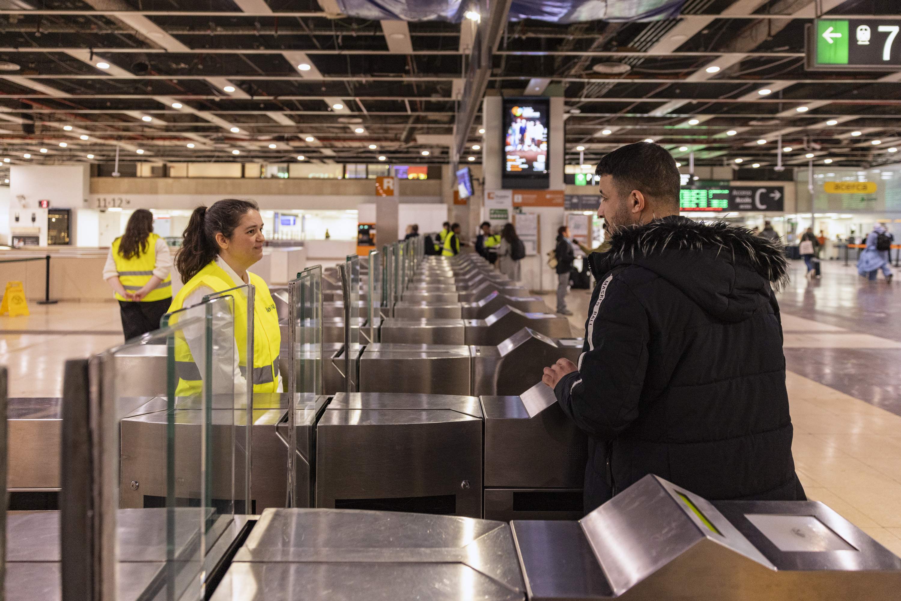 El Govern exige ahora cabezas "de manera inmediata" por el caos ferroviario pero Renfe y Adif se desentienden