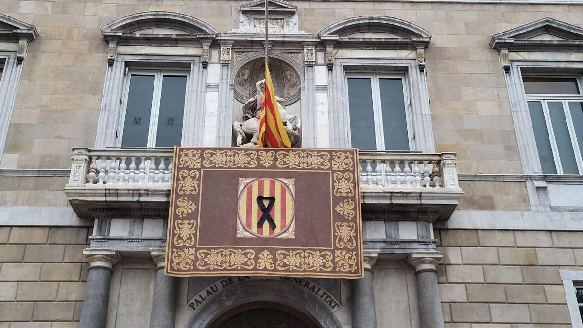 Crespó negre balcó Palau Generalitat