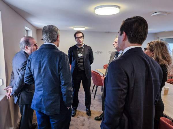 Carlos Cuerpo directivos IBEX Davos 2026