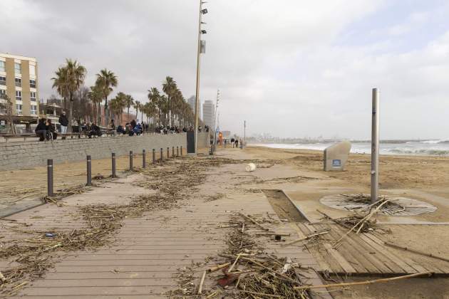 Platja Barceloneta Borrasca Harry amb oscar giralt21 01 26 4