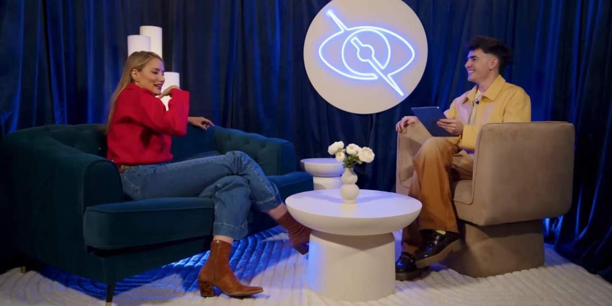 Alba Carrillo con Luc Loren en el podcast Mamá no veas esto   YOUTUBE