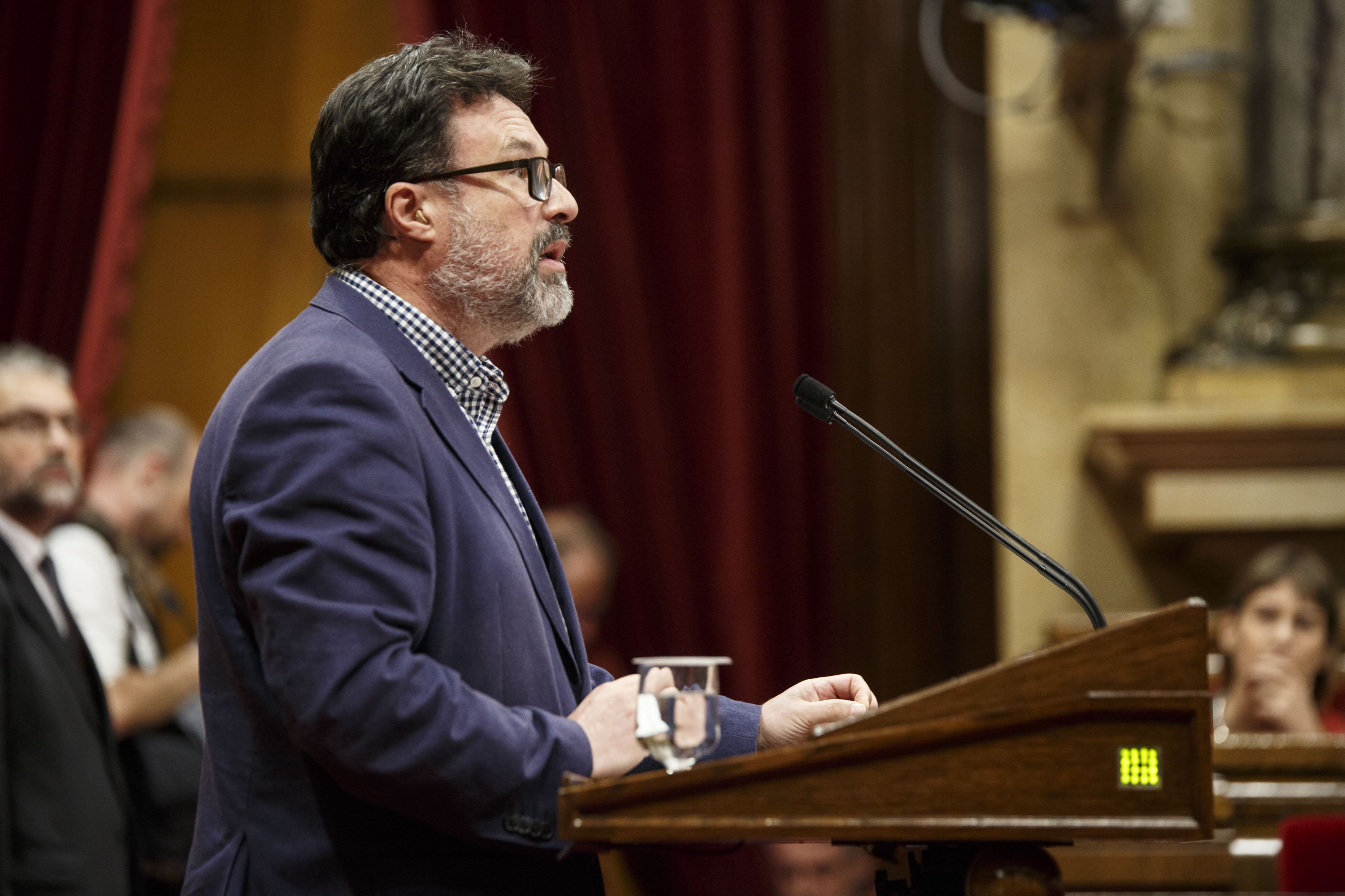 Els comuns expulsen Nuet del grup i li reclamen l'acta de diputat