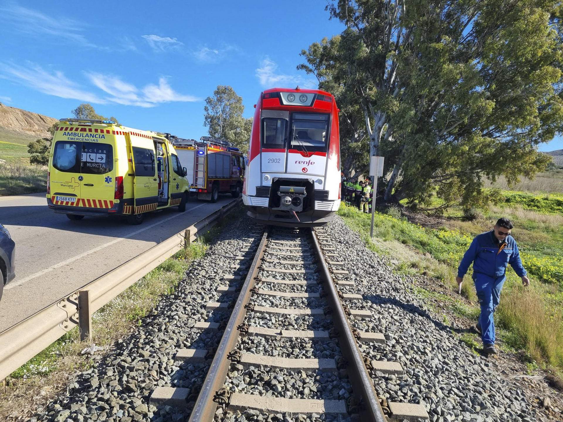 Sis ferits lleus en un xoc d'un tren de passatgers FEVE amb una grua a Cartagena