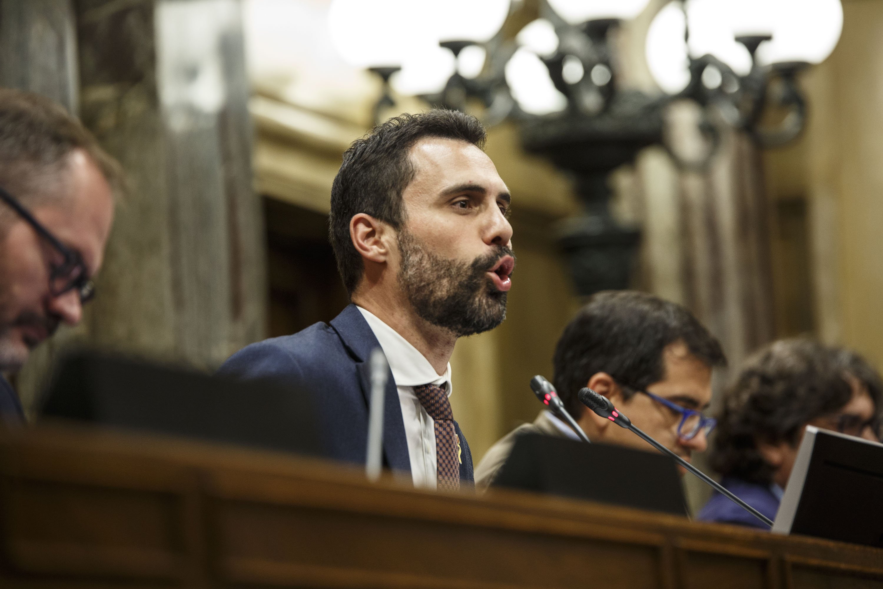 Torrent insta els diputats a comportar-se i convoca una reunió amb els grups