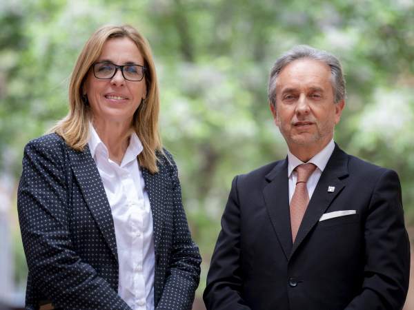 EuropaPress 6825440 decano collegi deconomistes catalunya carlos puig travy vicedecana angels