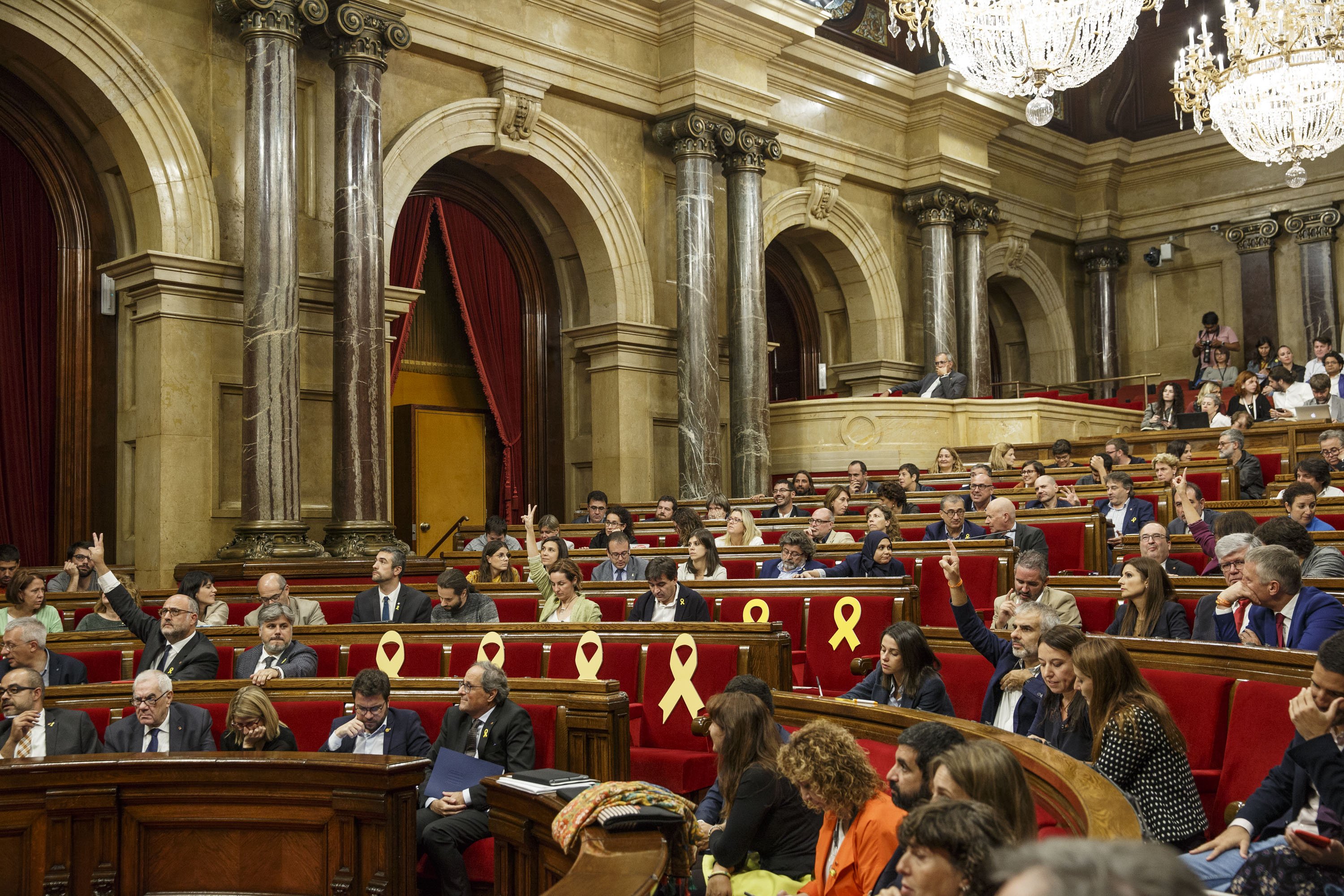 El Parlament reprueba a Felipe VI y apuesta por abolir la monarquía