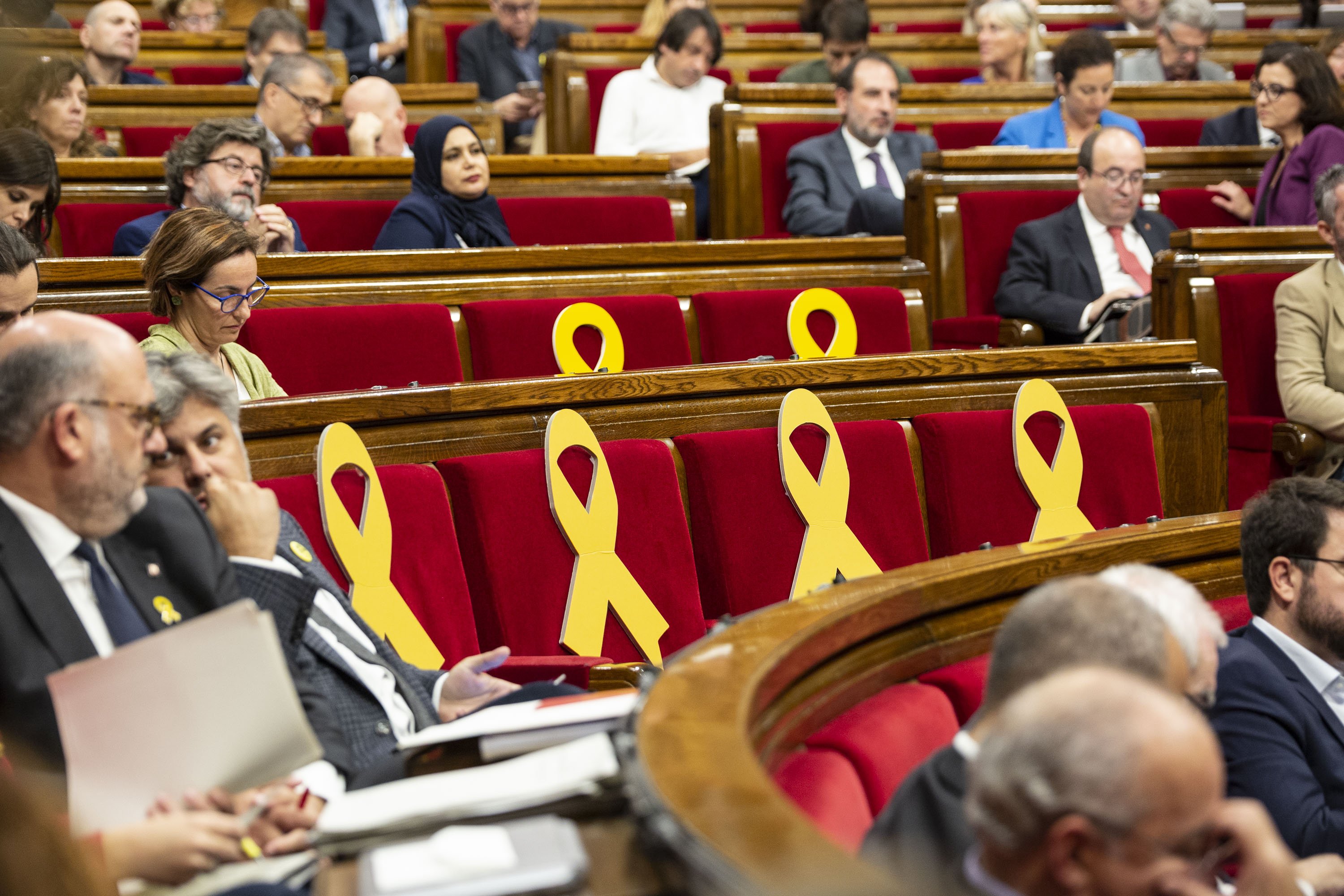 El Parlament exigeix l'alliberament dels presos i es reafirma en l'autodeterminació