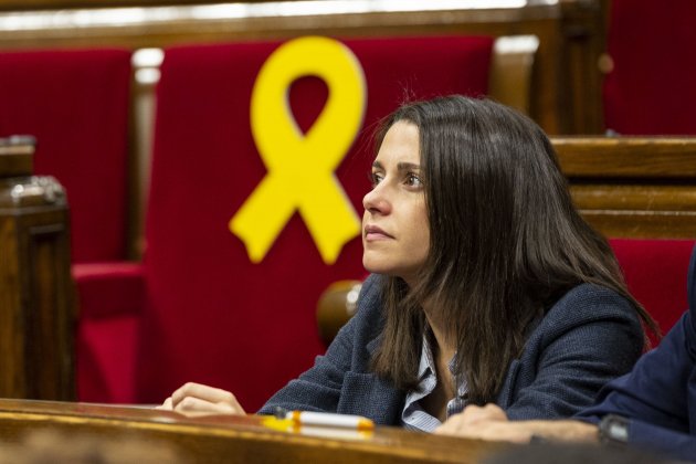Ple Parlament perdua majoria diputats suspesos llaç Arrimadas - Sergi Alcàzar Ple Parlament perdua majoria diputats suspesos llaç Arrimadas - Sergi Alcàzar