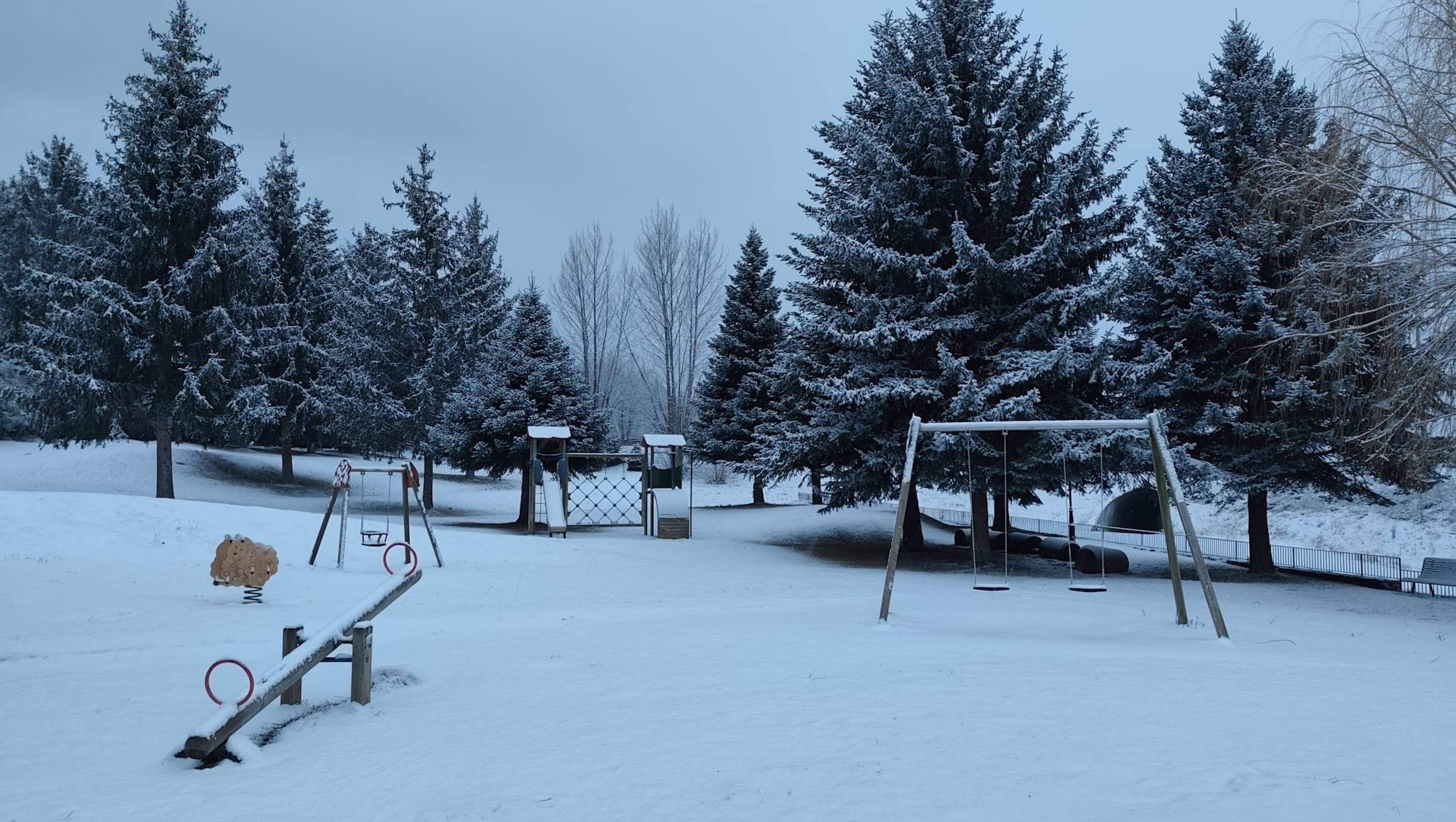 VÍDEOS | La nieve pone a Catalunya en alerta con cotas que pueden bajar hasta los 400 metros
