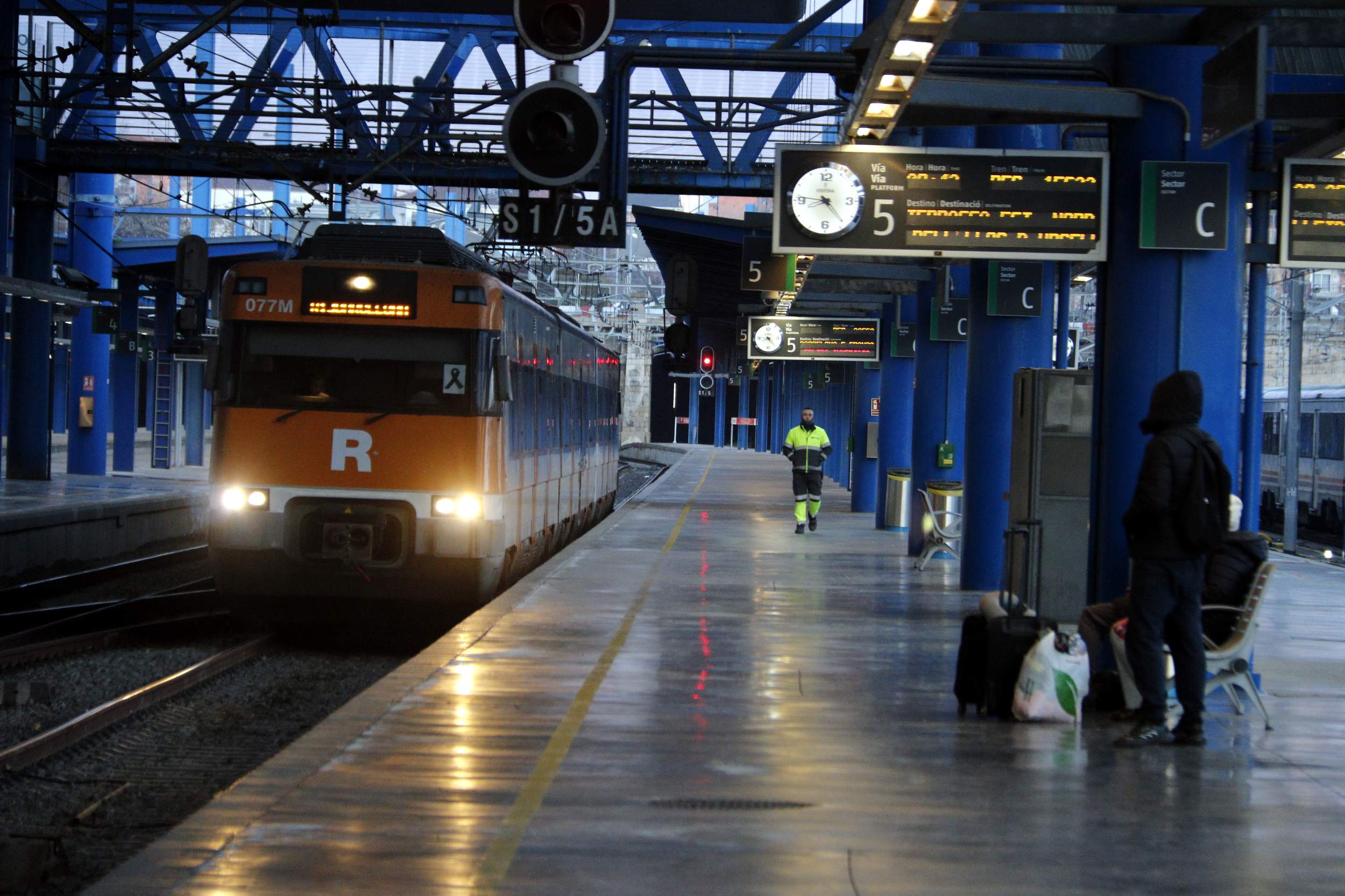 Un nou despreniment, el tercer en una setmana, accelera la suspensió total de Rodalies
