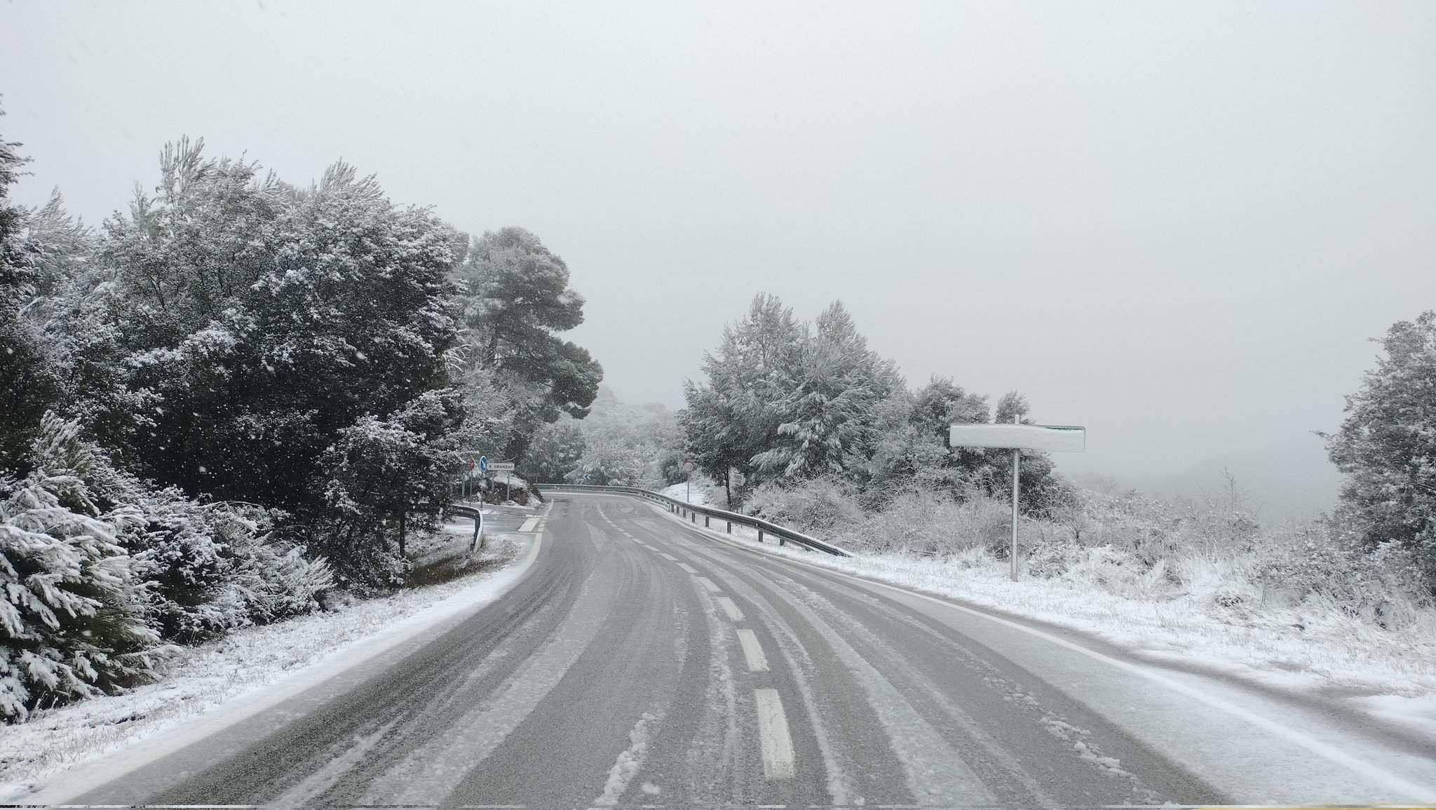 La neu i la pluja s'atrinxeren a Catalunya: un front actiu portarà ventades i més aigua