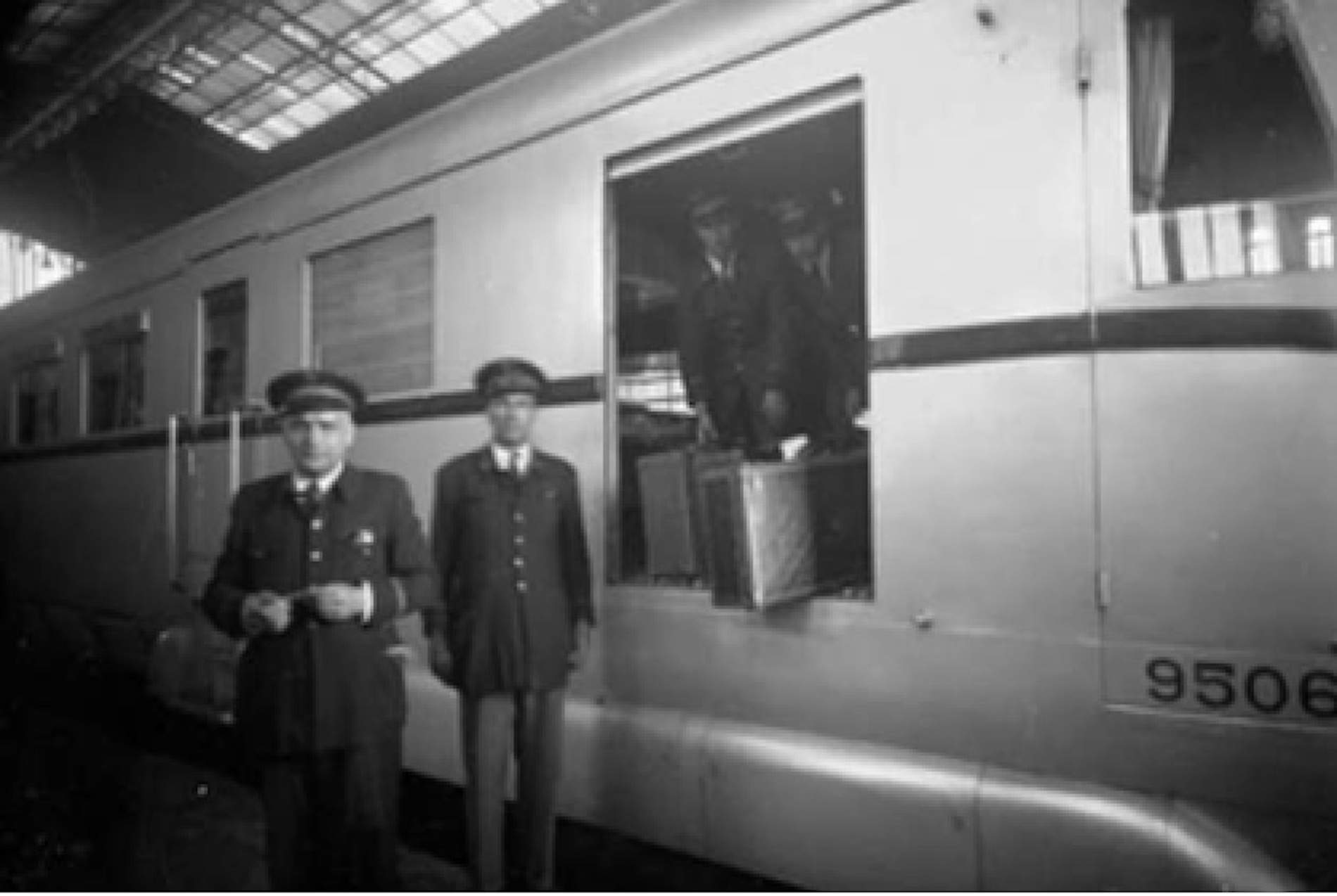 Personal de Renfe (circa 1950). Font Fundacion Ferrocarriles Españoles