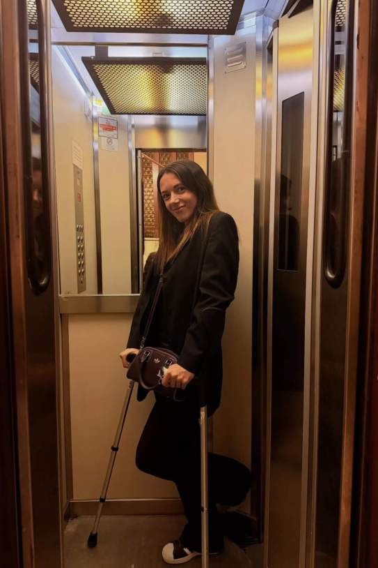 Aitana Bonmatí con muletas / Instagram