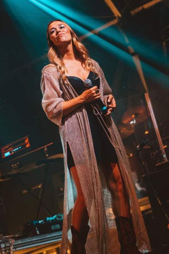 La Beth ja ha fet les paus amb una cançó que detestava, 'Dime' IG