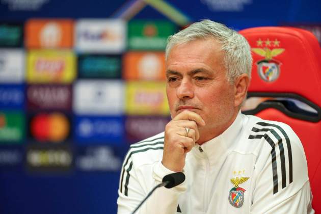 Jose Mourinho roda de premsa Benfica EFE