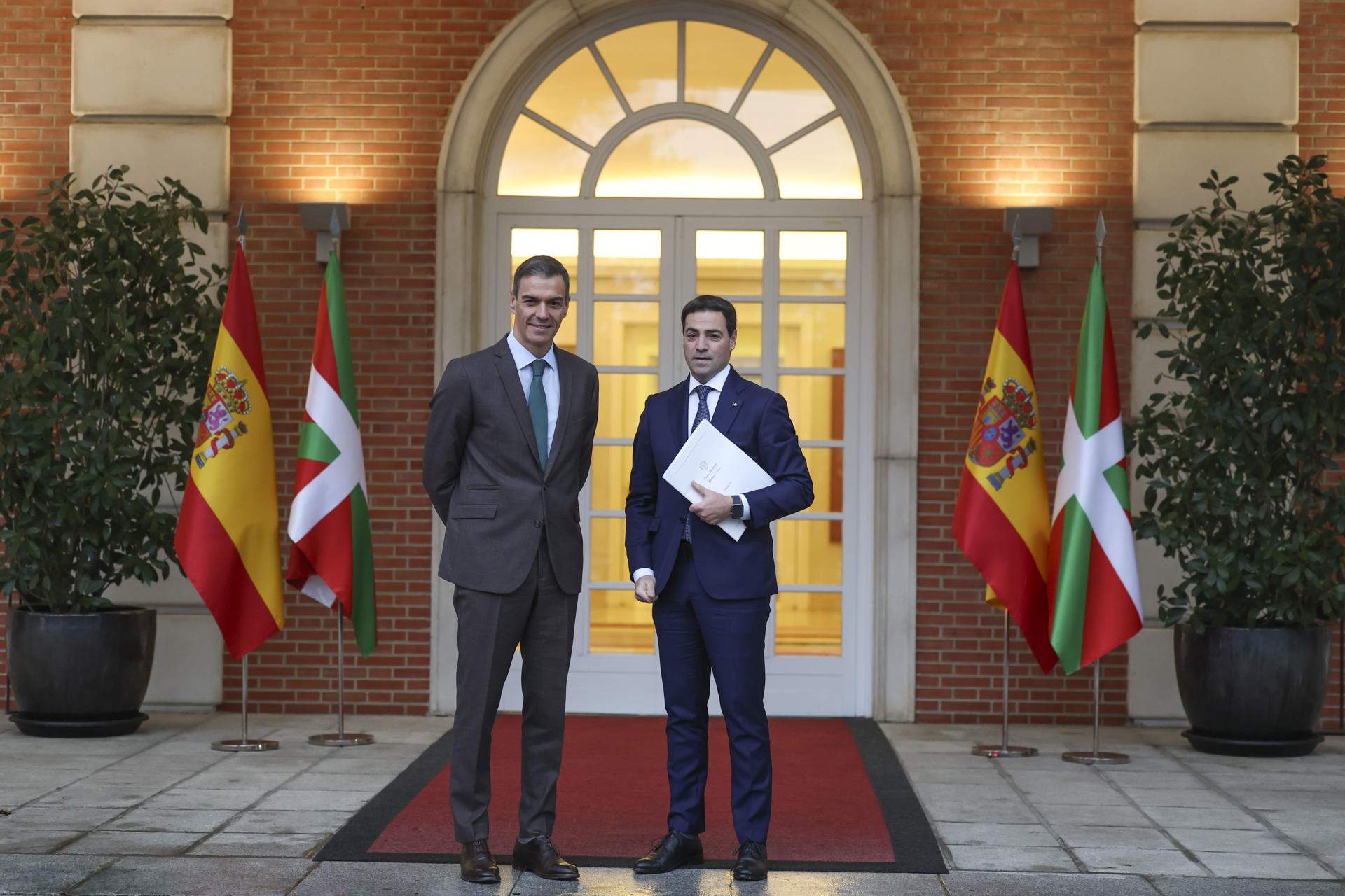 Sánchez se compromete a avanzar en nuevos traspasos clave a Euskadi antes de Semana Santa