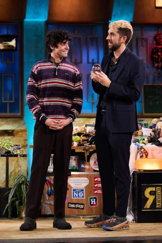 Javier Ambrossi con David Broncano en 'La revuelta' / Instagram