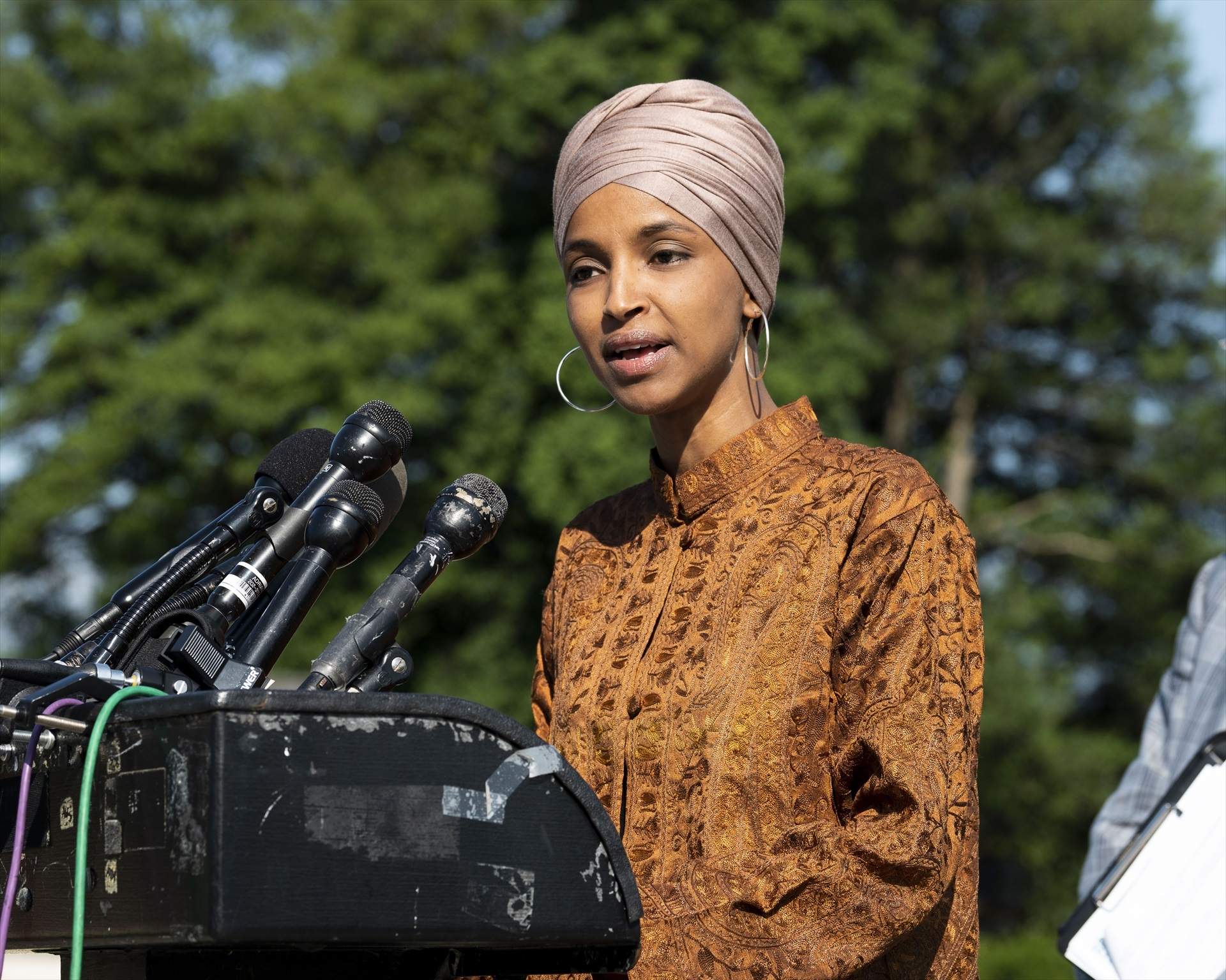 Atacan a Ilhan Omar, la congresista más insultada y odiada por Trump, en Minneapolis | VÍDEO