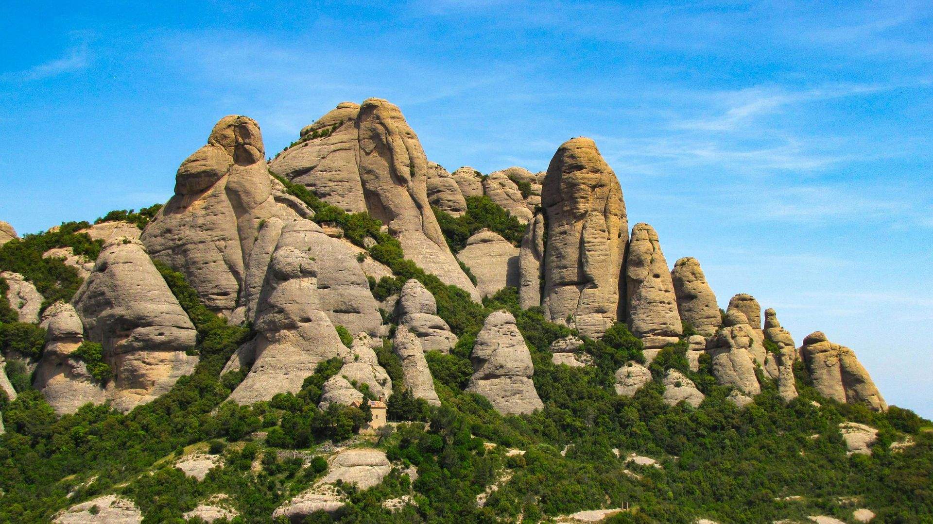 El rincón de Montserrat que sorprende a todos: una ventana natural en medio de la montaña
