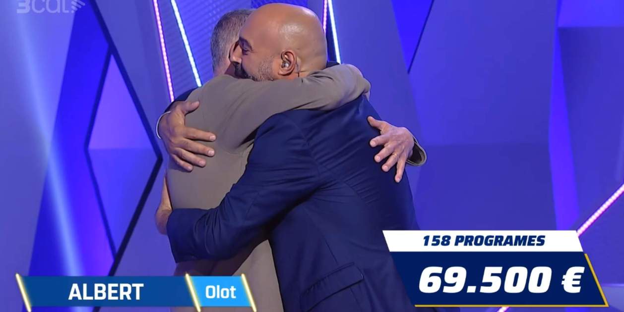 El abrazo de Albert Coromina en 'L'atrapa'm si pots' / 3Cat