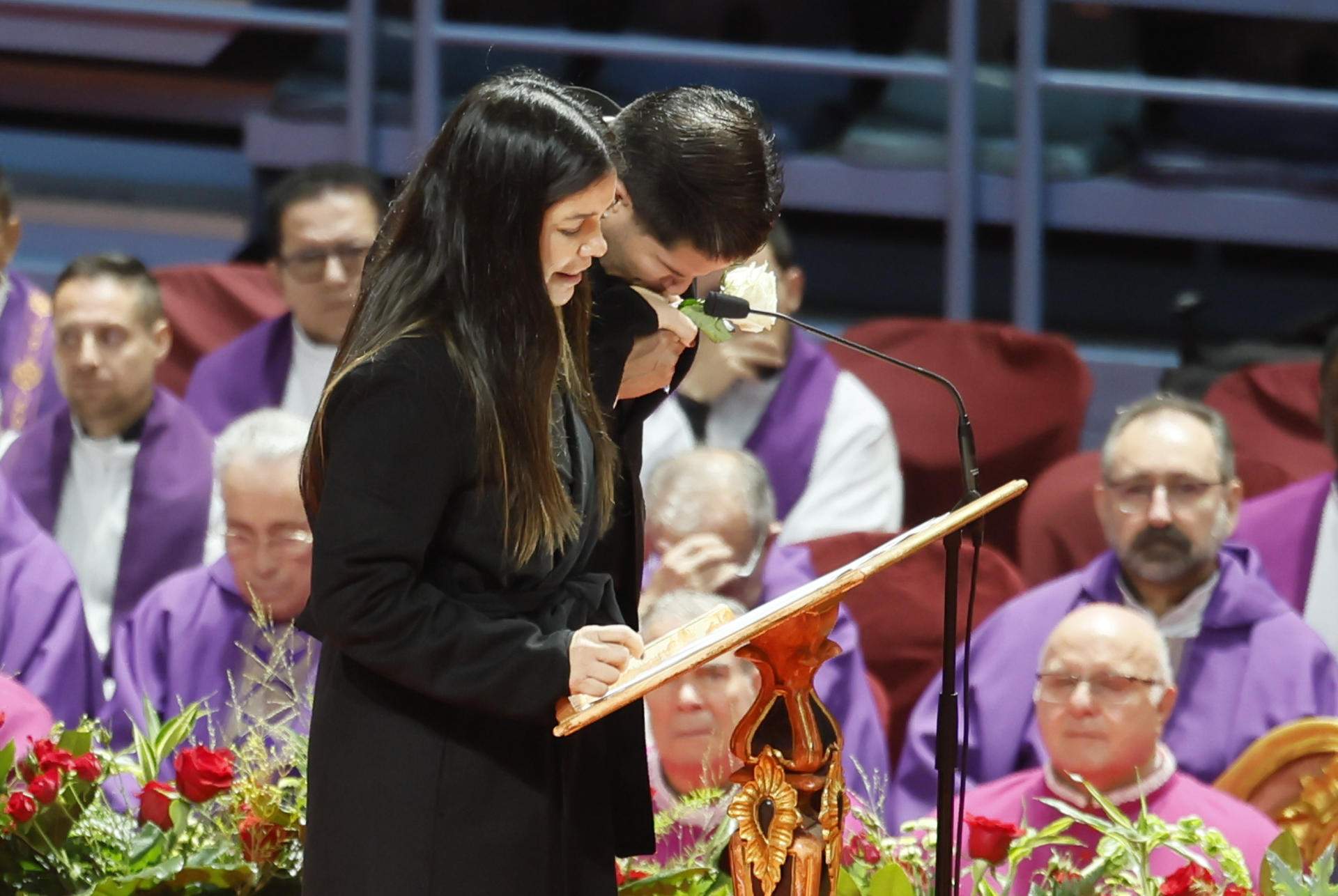 Huelva recuerda a las víctimas de Adamuz en una misa sin Sánchez: "Lucharemos por saber la verdad"