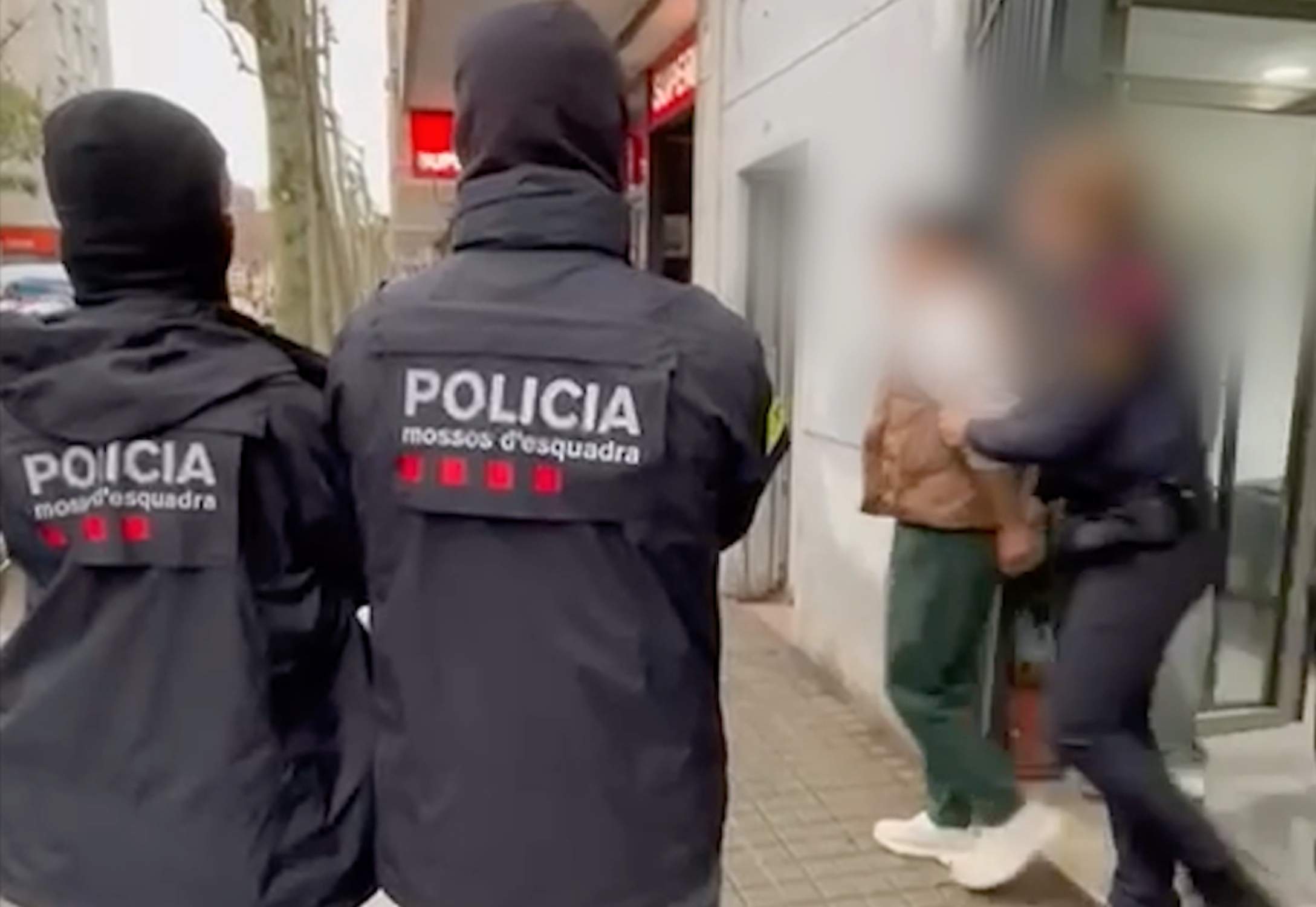 Detenido el propietario de una peluquería china de Hospitalet por enviar 600.000 € en criptomonedas a Hamás