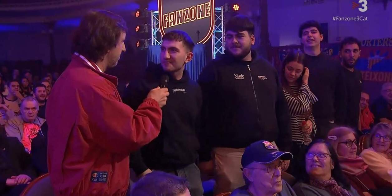 Los amigos de Marc Casadó en el 'Fanzone' / 3Cat Los amigos de Marc Casadó en el 'Fanzone' / 3Cat