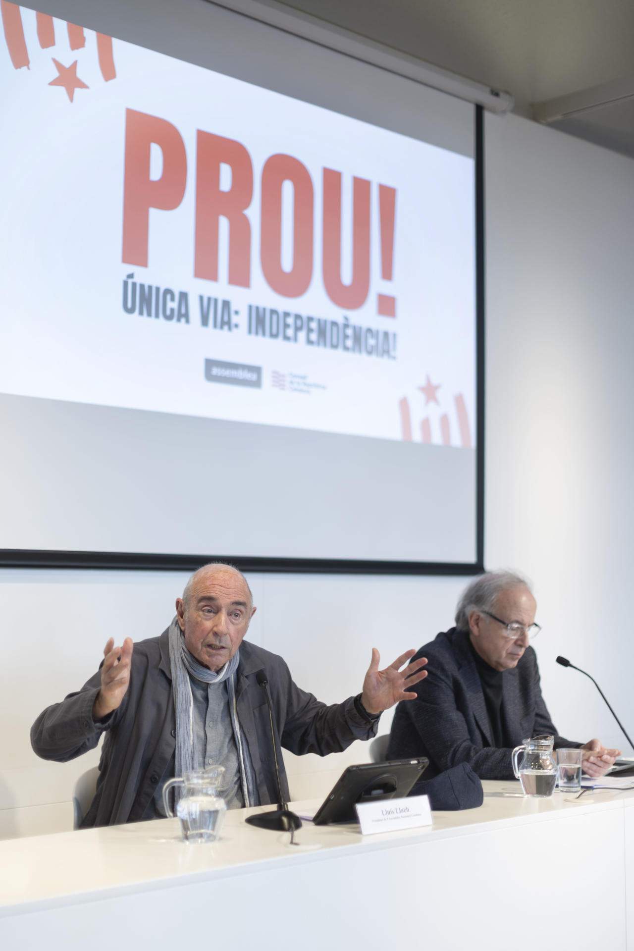 Polémica: la ANC y el Consell acusan a las plataformas de usuarios de "contraprogramar" su protesta