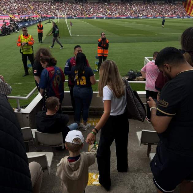Katrine Friis amb el seu fill al camp blaugrana per veure el seu pare / Instagram Katrine Friis amb el seu fill al camp blaugrana per veure el seu pare / Instagram