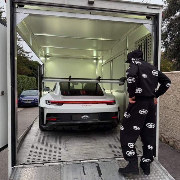 Plex amb el seu cotxe nou / Instagram