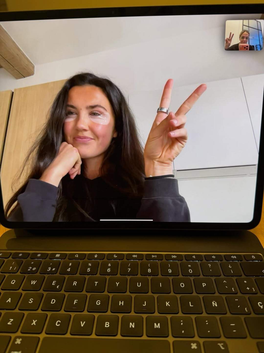 Ingrid Engen i Mapi León des de la distància / Instagram