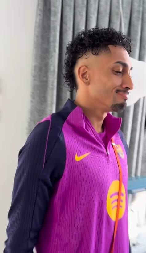 Raphinha ensenyant el seu canvi de look / Instagram
