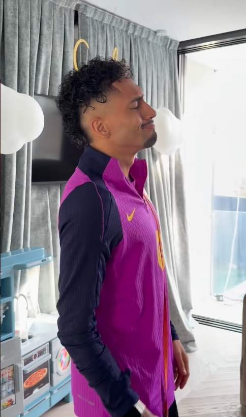 Raphinha ensenyant el seu canvi de look / Instagram 