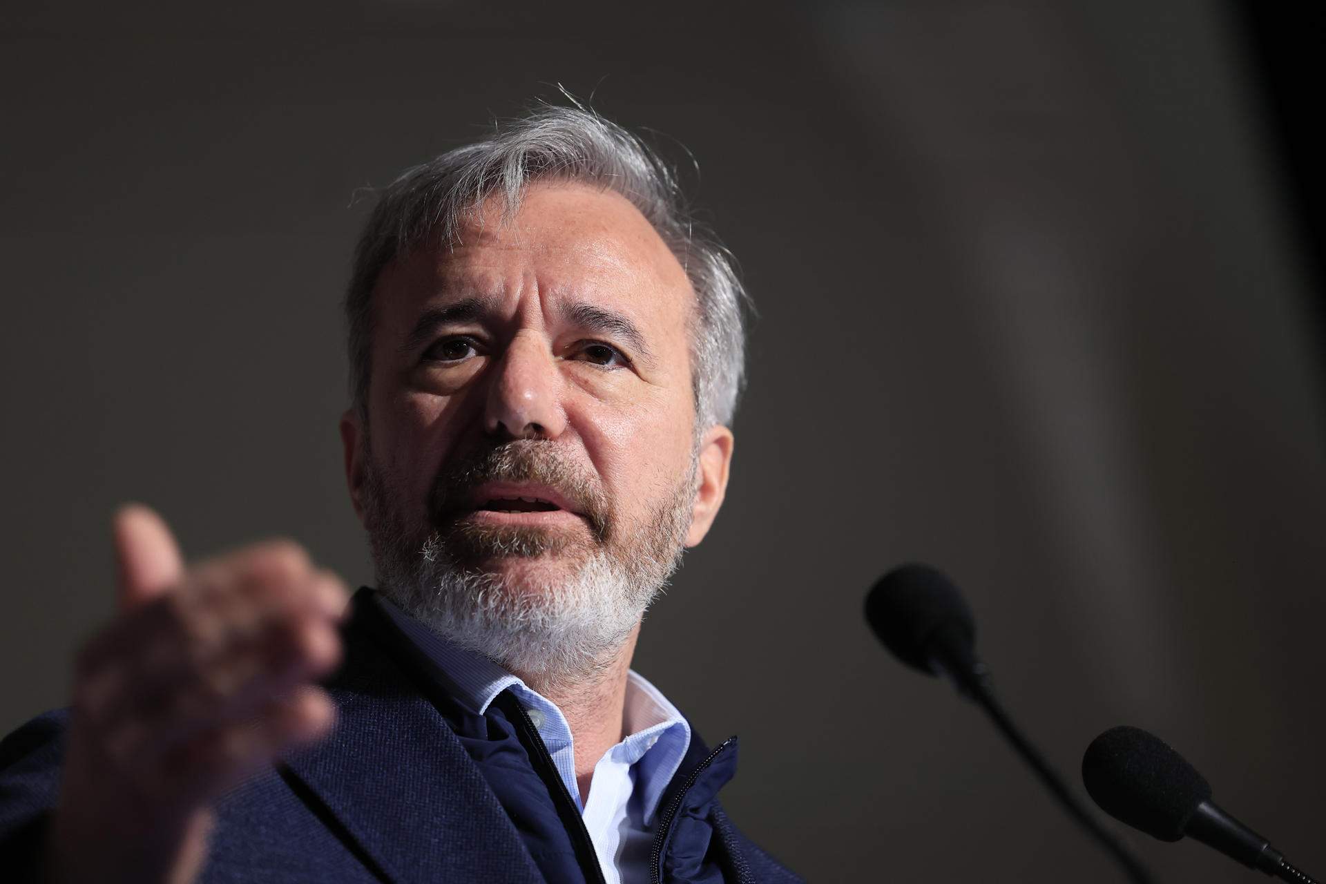 Azcón necesitaría a Vox para gobernar y el PSOE se estrella: así están las encuestas en Aragón