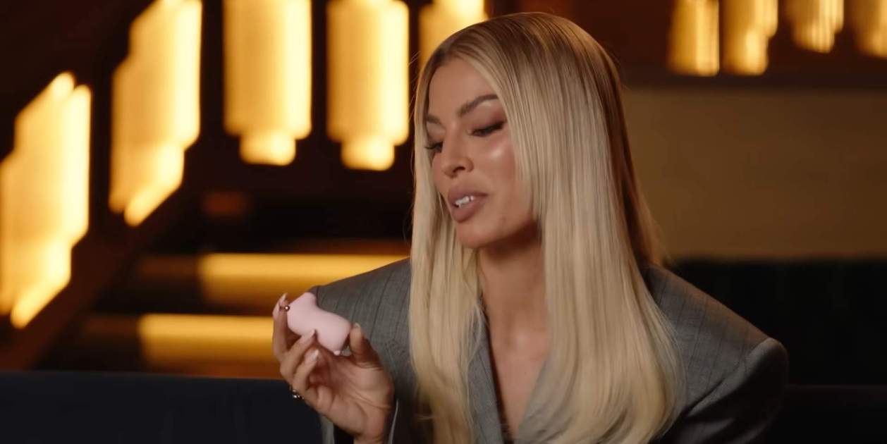 Jessica Goicoechea muestra lo que tiene en el bolso   YouTube